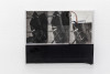 <p>Maximilian Schneider, <em>Untitled (pickpocket)</em>, Transferdruck, Acryl, Zeitschriftenausschnitt, Nylon auf Leinwand, selbstgebauter Plexiglasrahmen, 2022, Foto: Fred Dott.</p>
