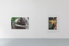 <p>Alan Michael, <em>Cars and Houses</em> (2008), Öl auf Leinwand, 101,7 x 152,5 cm, Courtesy der Künstler und Sammlung Gaby and Wilhelm Schürmann Herzogenrath. / Alan Michael, <em>Liveblog</em> (2021), Öl auf Leinwand, 152 x 105 cm, Courtesy der Künstler; HIGH ART, Paris und Jan Kaps Köln. Foto: Fred Dott.</p>